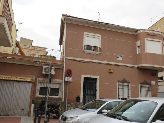 Casa adosada en Plaza la Iglesiaq