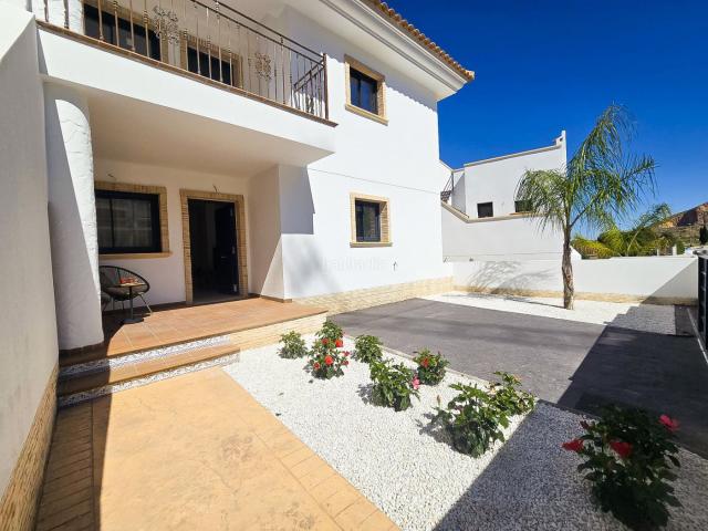 Casa adosada en venta en Cox. Casas adosadas.