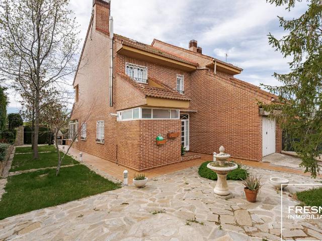 Casa adosada en Venta en Cobeña