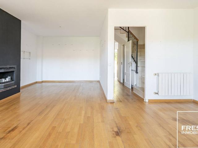 Casa adosada en Venta en Cobeña