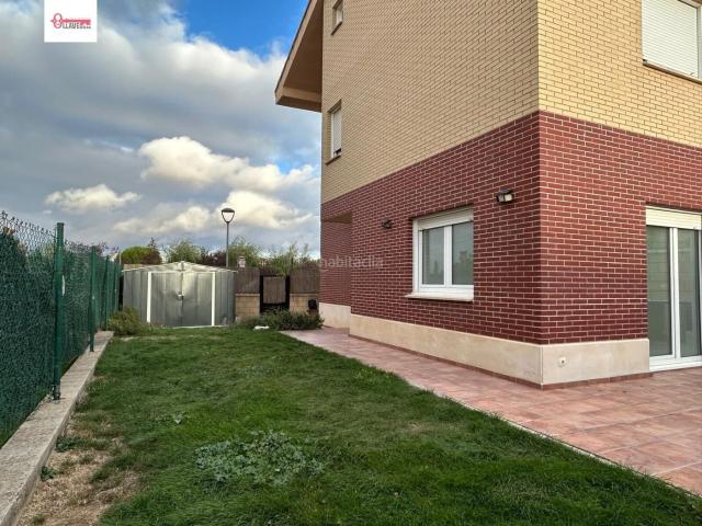 Casa adosada en venta en Cogollos. Espectacular Pareado Seminuevo en Cogollos por 238,000. Casas adosadas.