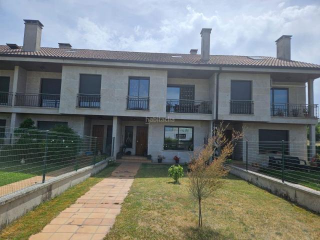 Casa adosada en venta en Coles. SE VENDE CHALET ADOSADO EN CAMBEO. Casas adosadas.
