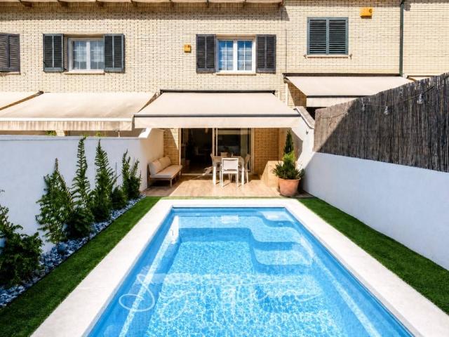 Casa adosada en Venta en Colomer