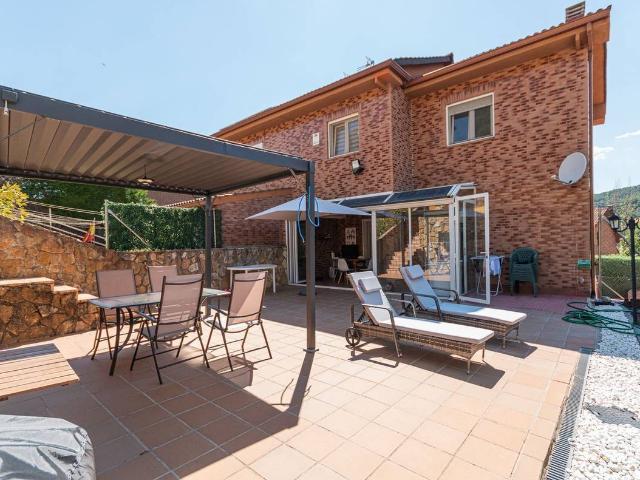 Casa adosada en Venta en Collado Mediano