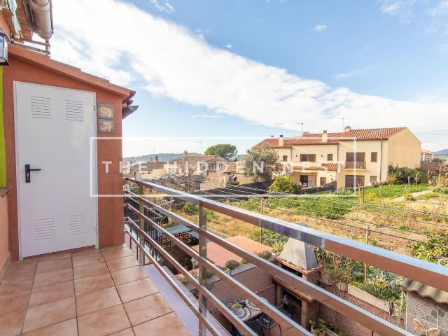 Casa adosada en venta en Collbató. Casa adosada con patio en el centro, en Collbató. Casas adosadas.