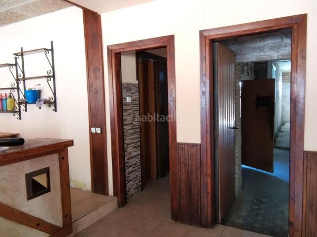 Casa adosada en venta en Collsuspina. Casa en venda per reformar. Casas adosadas.