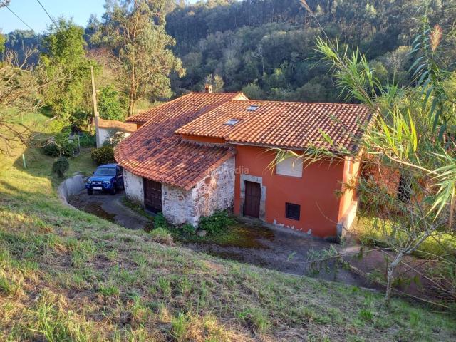 Casa adosada en venta en Colunga. A veces lo único que necesitamos está a solo 6 minutos de Colunga y a 10 de la Playa de La Griega. Casas adosadas.