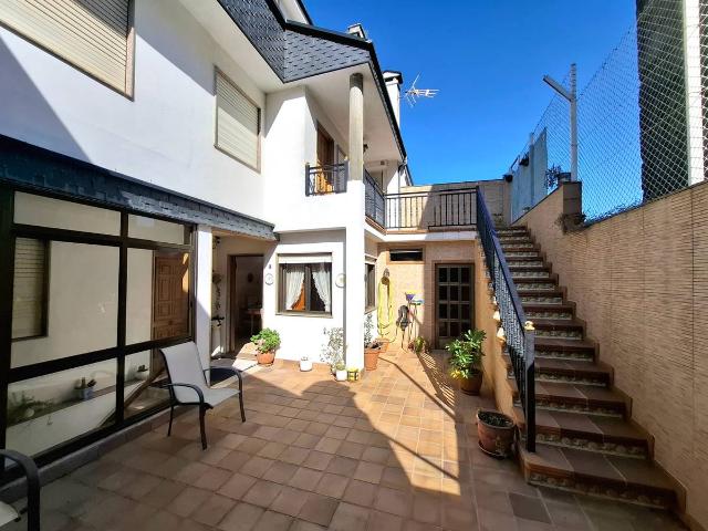 Casa adosada en Venta en Comesaña Matamá