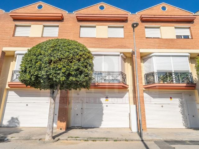Casa adosada en venta en Constantí. Adosado en venta en Constanti, 4 dormitorios. Casas adosadas.