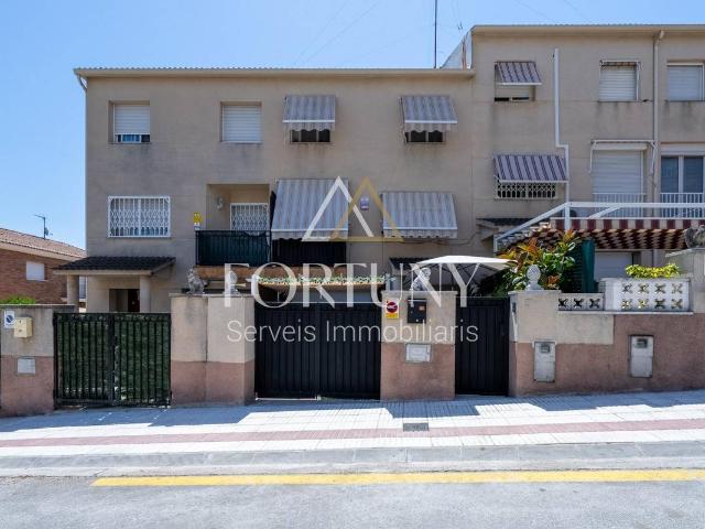 Casa adosada en Venta en Constantí