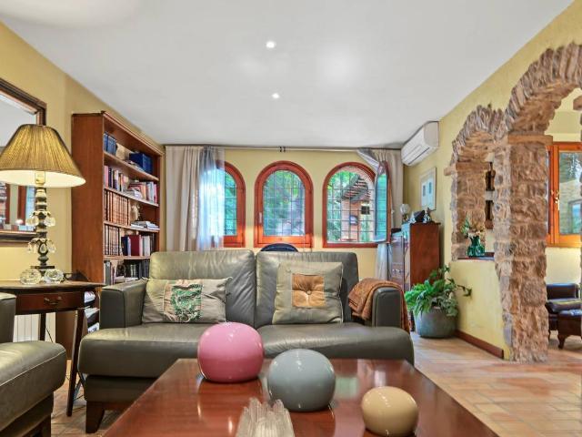 Casa adosada en Venta en Corçà