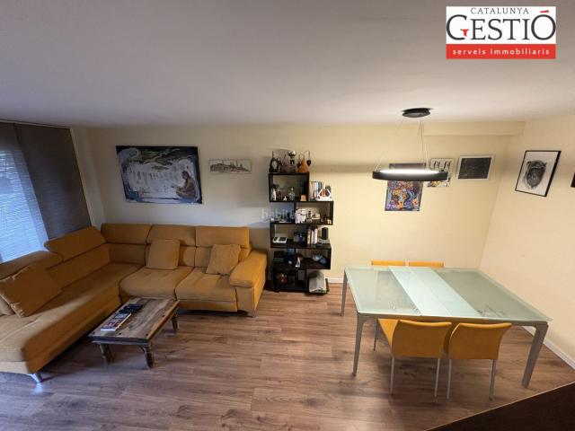 Casa adosada en venta en Corbera de Llobregat. CASA EN CENTRO PUEBLO SEMI NUEVA. Casas adosadas Corbera de.