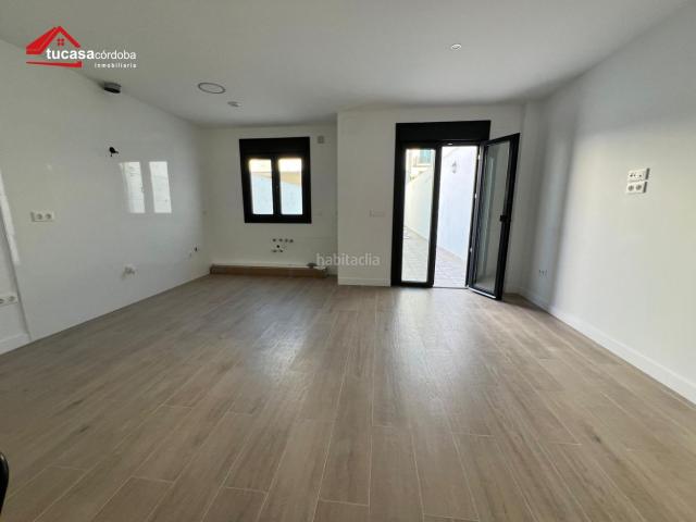Casa adosada en venta en Córdoba, Villarrubia. OBRA NUEVA EXCLUSIVO ADOSADO DE 236 m2 EN VILLARRUBIA PATIO DE 98 m2 AEROTERMIA, SUELO RADIANTE Y DOMÓTICA. Casas adosadas.