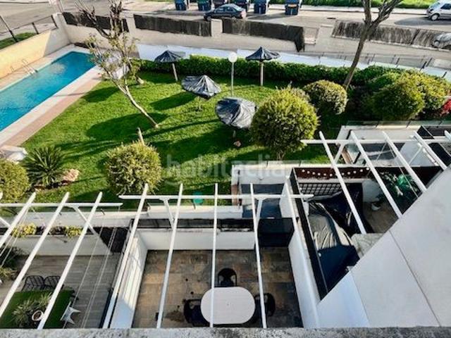 Casa adosada en venta en Córdoba, Paraíso Arenal La Colina. Magnífica casa adosada VPO en Paraíso Arenal, con terrazas, piscina, zonas comunes y plaza de aparcamiento privada. Casas adosadas.