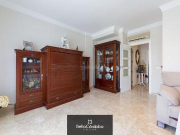Casa adosada en venta en Córdoba, Santa Rosa Valdeolleros. ADOSADO DE VPO CERCA DEL VIAL Y PROXIMO AL COLEGIO VIRGEN DEL CARMEN. Casas adosadas.