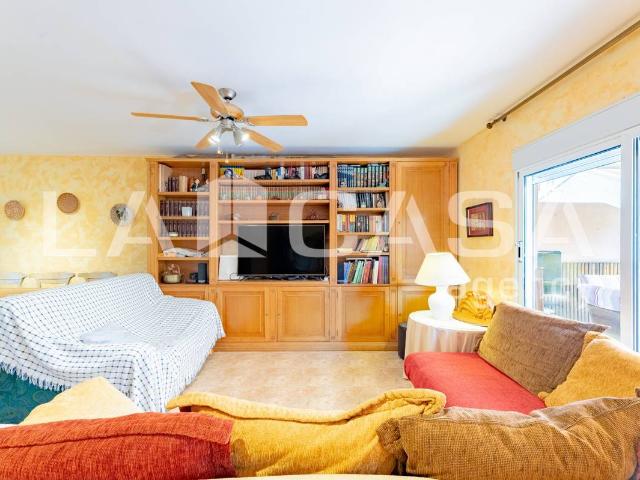 Casa adosada en Venta en Corinto Almarda
