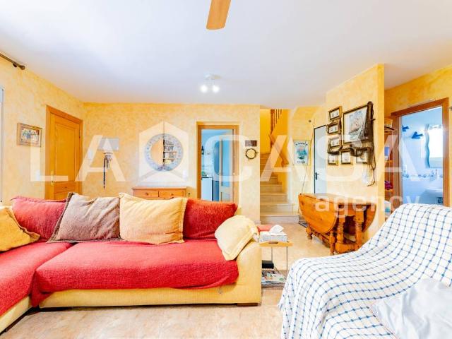 Casa adosada en Venta en Corinto Almarda