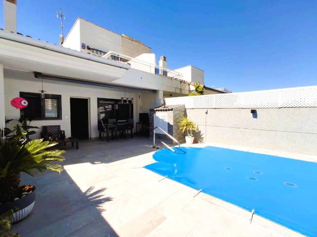 Casa adosada en Venta en Corinto Almarda