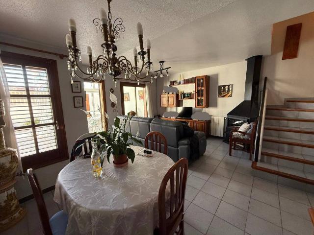 Casa adosada en Venta en Corinto Almarda