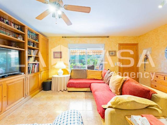 Casa adosada en Venta en Corinto Almarda