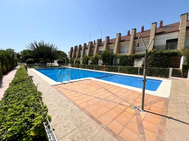 Casa adosada en Venta en Corinto Almarda