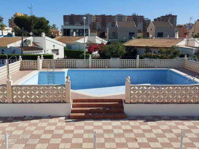 Casa adosada en Venta en Corinto Almarda