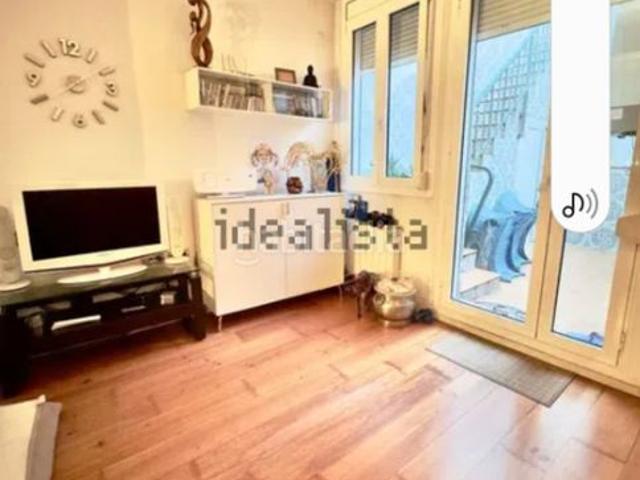 Casa adosada en venta en Cornellà de Llobregat, Centre. Con 2 entradas independientes. Casas adosadas Cornellà de.