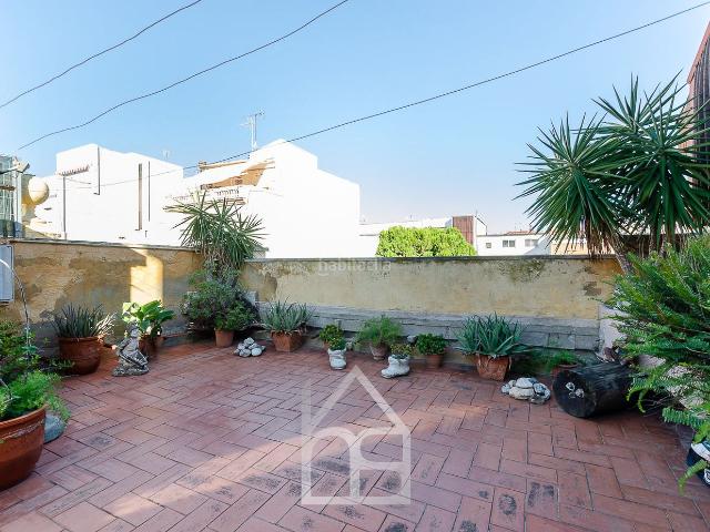 Casa adosada en venta en Cornellà de Llobregat, El Pedró. Casa de 5 dormitorios, 2 baños TERRAZA y PATIO. Casas adosadas Cornellà de.
