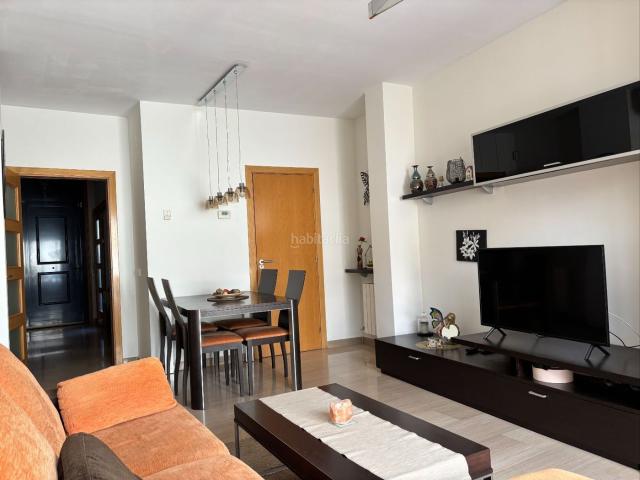Casa adosada en venta en Cornellà de Llobregat, Fontsanta Fatjó. Casa en entorno residencial exclusivo Fontsanta Fatjó: 3 plantas, terrazas, jardín, trastero privado y plaza de párking. Casas.