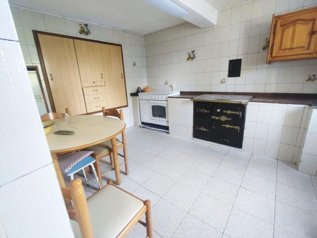 Casa adosada en venta en Corvera de Toranzo. En el tranquilo pueblo de Quintana de Toranzo, rodeada de naturaleza y con unas excelentes vistas se encuentra esta preciosa CASA. Casas adosadas Corvera.