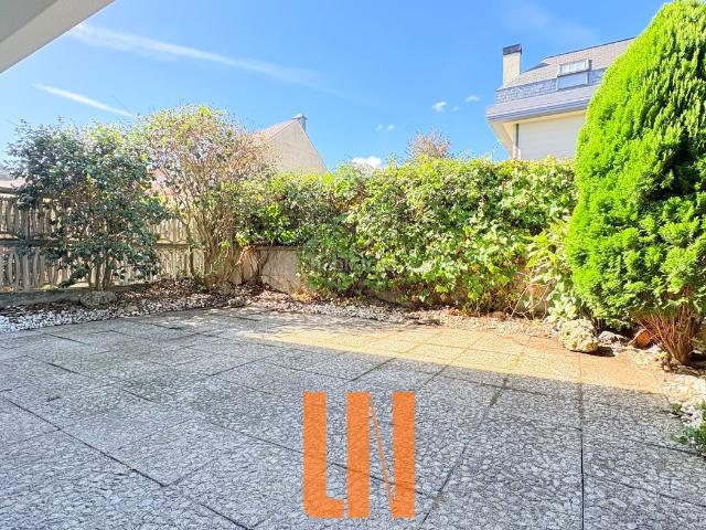 Casa adosada en venta en Coruña A, Eirís. Chalet adosado con vistas a la ría ubicado en la Urbanización A Regueira Eirís. Casas adosadas Coruña.
