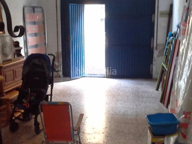 Casa adosada en venta en Catral. Vivienda con parcela y aparcamiento en el centro de Catral. Casas adosadas.