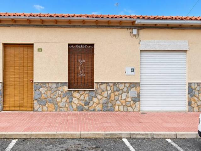 Casa adosada en Venta en Catral
