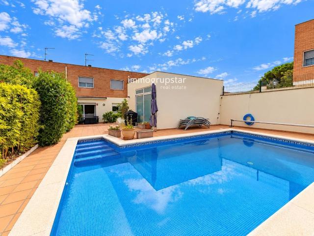 Casa adosada en Venta en Poble