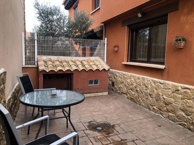 Casa adosada en Venta en Cabañas de Polendos