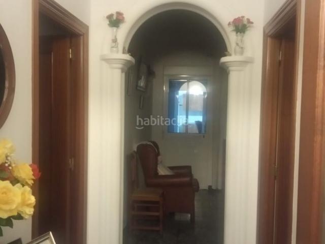 Casa adosada en venta en Cabeza la Vaca. Casa de pueblo con instalaciones totalmente reformadas. Casas adosadas Cabeza la.