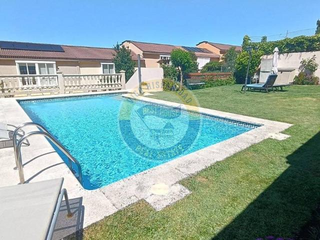 Casa adosada en Venta en Cabral Candeán