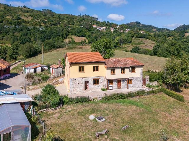 Casa adosada en Venta en Cabranes