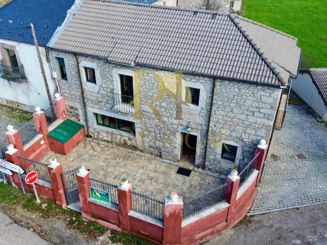 Casa adosada en venta en Cabrillanes. CABRILLANES: Casa de Piedra en la Montaña completamente Rehabilitada!. Casas adosadas.