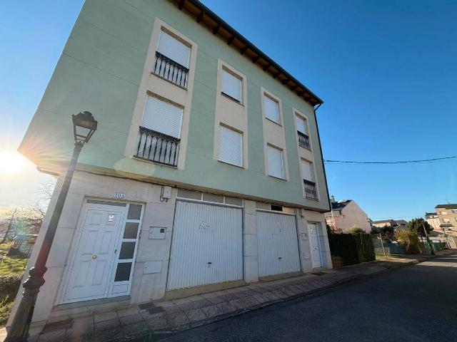 Casa adosada en Venta en Cacabelos