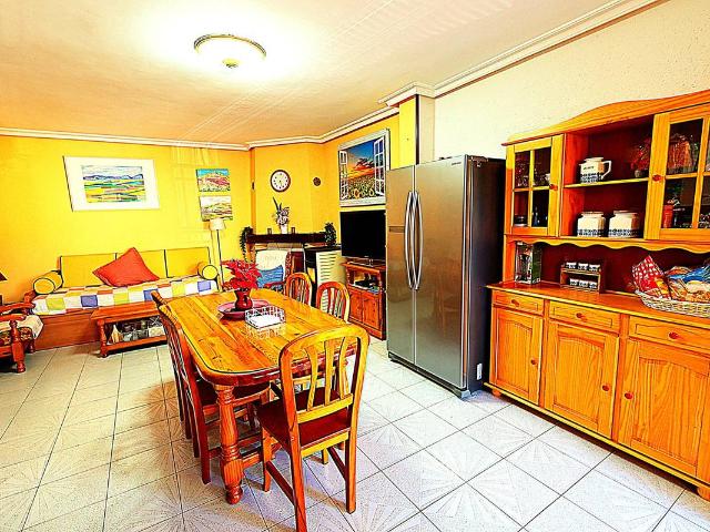 Casa adosada en Venta en Cacabelos