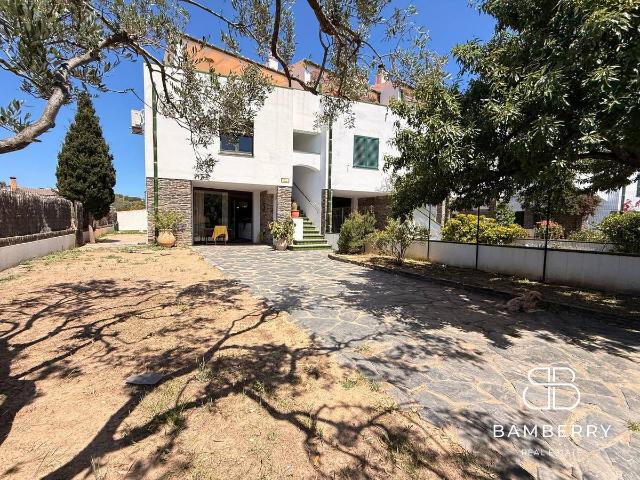 Casa adosada en Venta en Cadaqués