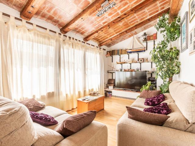 Casa adosada en venta en Cadaqués Costa Brava. Casa en el centro de Cadaqués con posibilidad de ampliación en parcela adjunta. Casas adosadas.