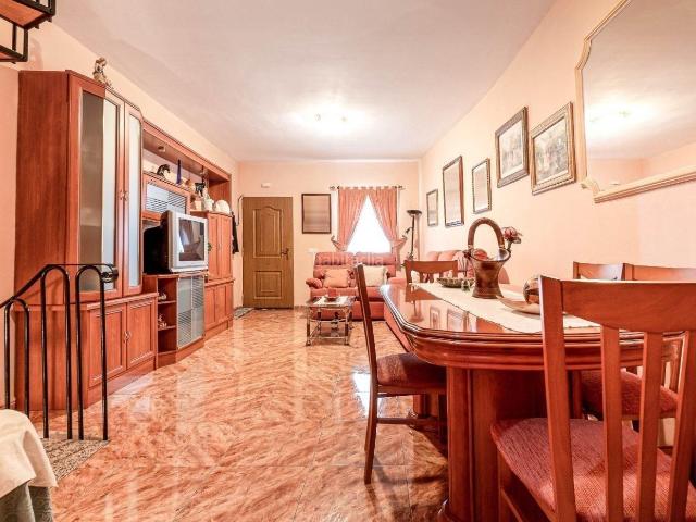 Casa adosada en venta en Cádiar. Bonita casa para entrar a vivir. Casas adosadas.