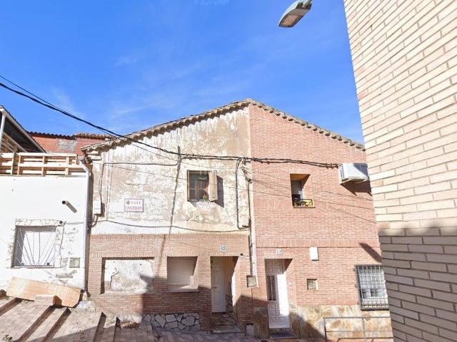 Casa adosada en venta en Cadrete. Casas adosadas.