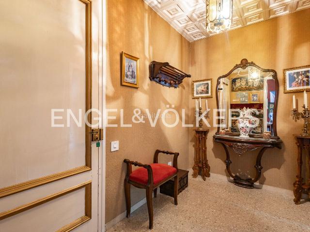 Casa adosada en venta en Calaf. Majestuosa casa señorial de 1900 en el corazón de Calaf. Casas adosadas.
