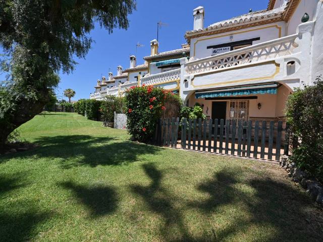 Casa adosada en Venta en Calahonda