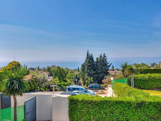Casa adosada en Venta en Calahonda