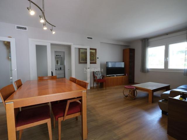 Casa adosada en venta en Caldes de Montbui. Casa impecable en el centro de Caldes de Montbui con garaje de 90 m2. Casas adosadas Caldes de.