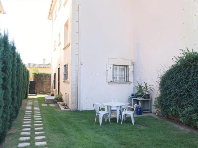 Casa adosada en venta en Calella de Palafrugell Costa Brava. Calella de Palafrugell Casa pareada con jardín privado y piscina comunitaria. Casas adosadas Calella de.